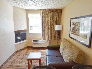 Extended Stay America Suites - Kansas City - Airport - Tiffany Springs Room photo